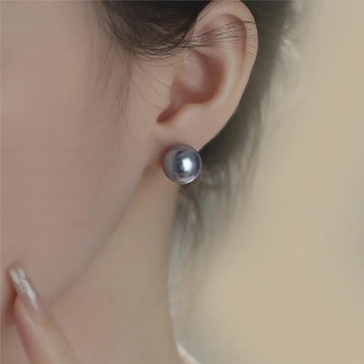 Grey pearl earrings