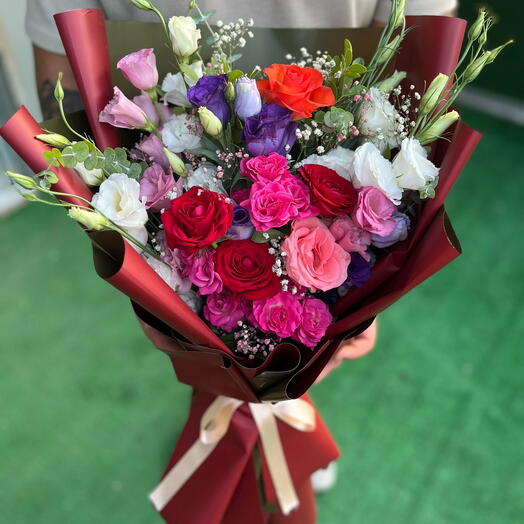 Mixed Roses and Lisianthus