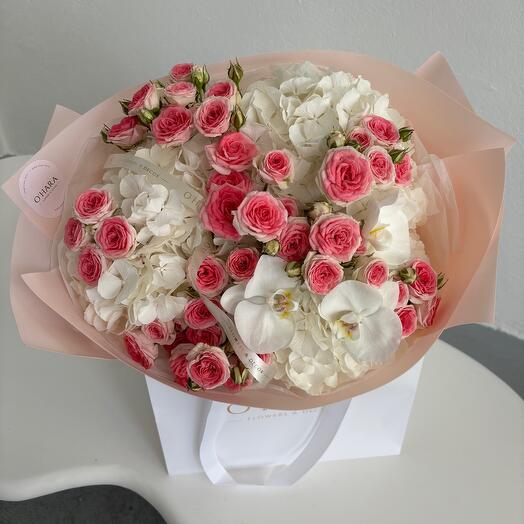 Bouquet of hydrangeas and bush roses