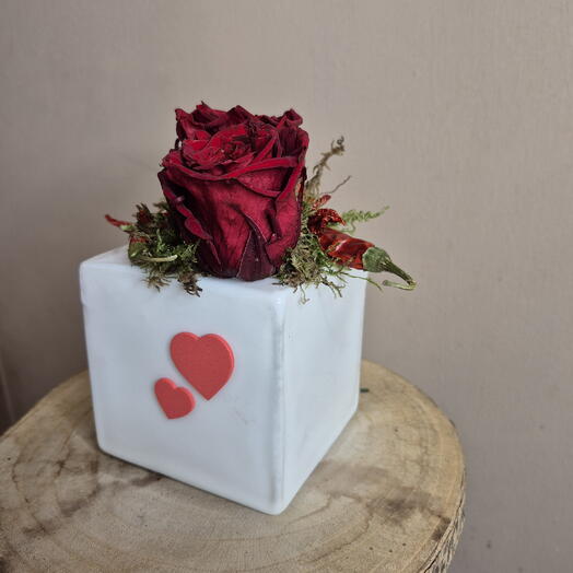 Cubo de rosas roja