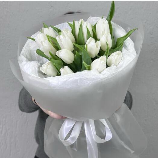 Букет белых тюльпанов в упаковке 15шт