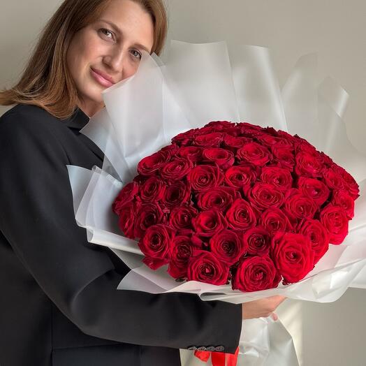 51 роза в оформлении