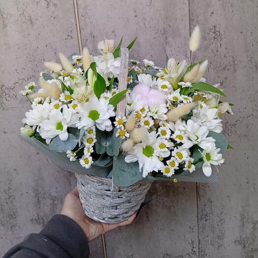 Корзина с ромашками