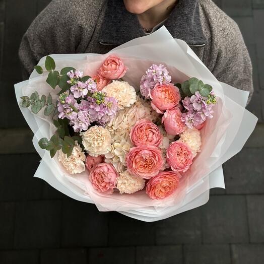 Букет сборный в нежных оттенках