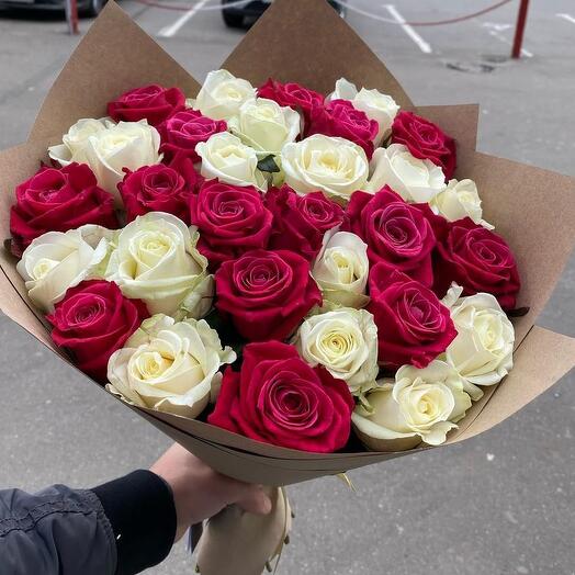 Дуэт из 31 розы