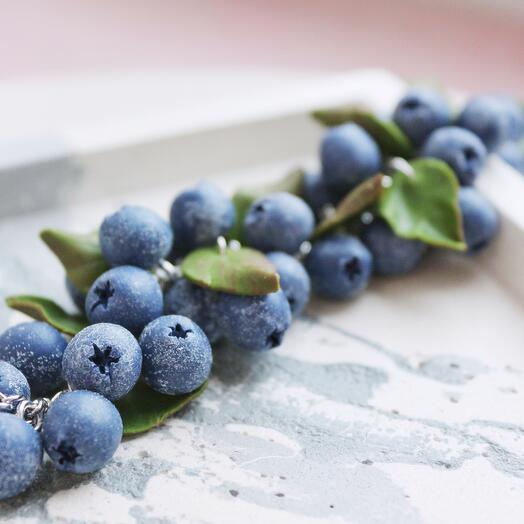Bracelet with blueberries