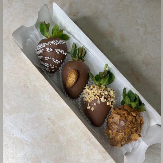 Chocolate-covered strawberries 4 pieces