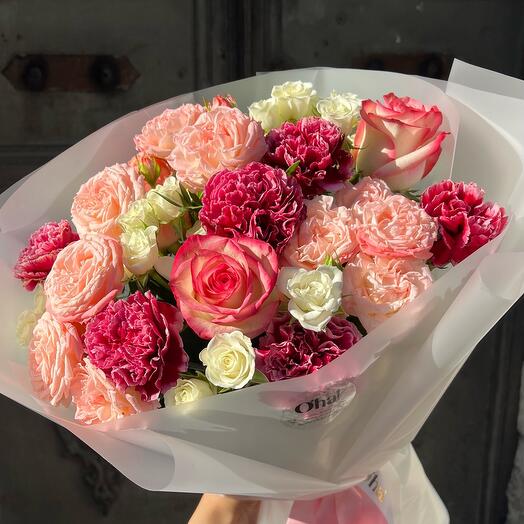 Roses and dianthus bouquet