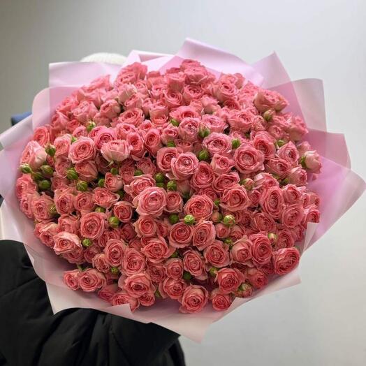 Букет нежных кустовых роз