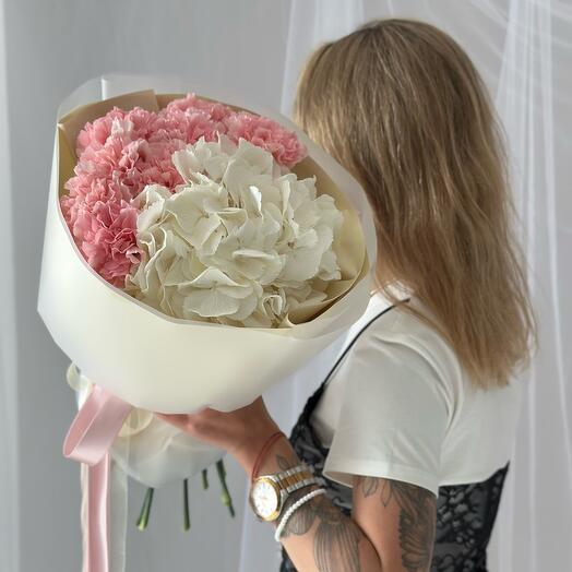 Bouquet of hydrangeas and pink dianthus