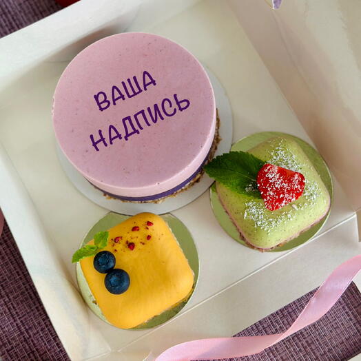 Бенто «Клубника-черника» и 2 пирожных без сахара, глютена, лактозы, vegan🌱 с Вашей надписью