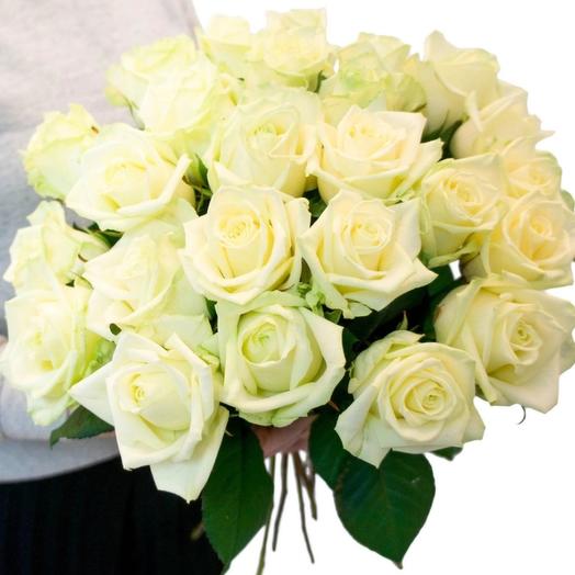 (C) Bouquet of 25 white roses
