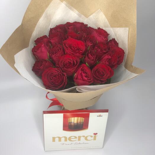 Красные розы 19 шт 40 см и конфеты Mersi