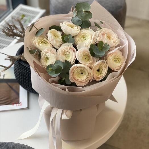 Монобукет из ранункулюсов