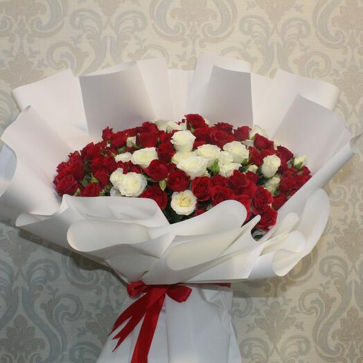 Red   White Spray Roses Bouquet