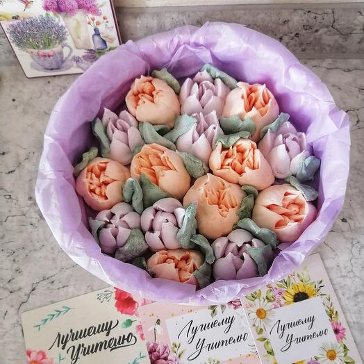 Зефирные тюльпаны в шляпной коробке