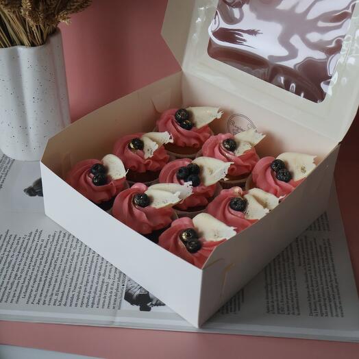 A set of 9 cupcakes as a gift
