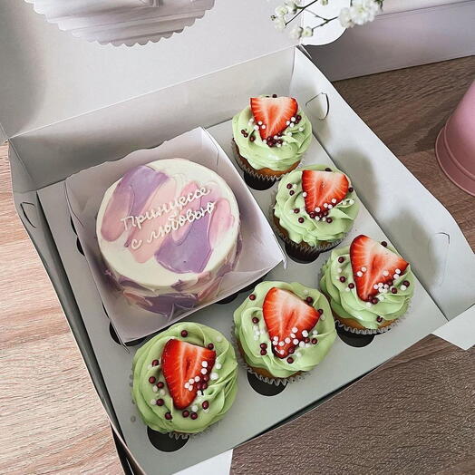 Набор "клубничное блаженство" — бенто-торт + 5 капкейков🍓🫐