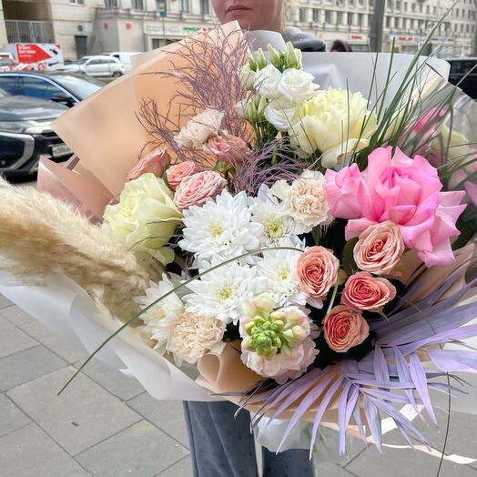 Авторский букет  из французских роз , эустомы и кустовой розы «Ветер прованса»