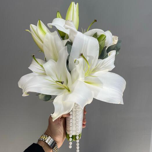 White Roses🤍