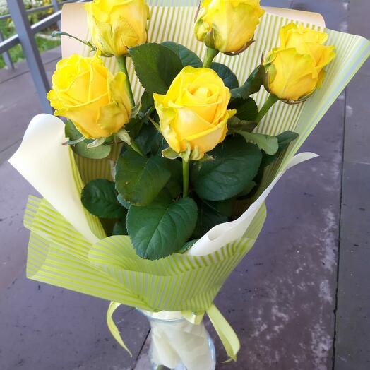Bouquet of any color of roses