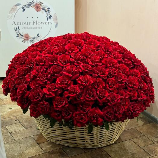 Корзина с цветами ажурные розы