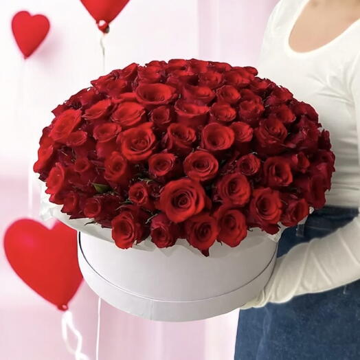 100 red roses in a box