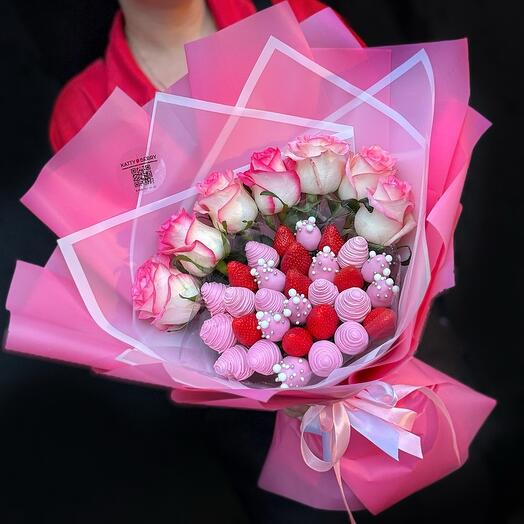 Букет с клубникой в шоколаде и розой Джумилия 🌹