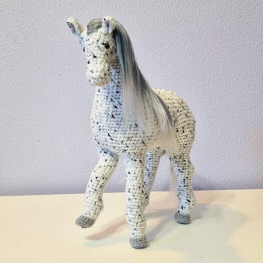 Конь в яблоко