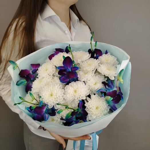 Букет из дендробиума орхидея и хризантем💙
