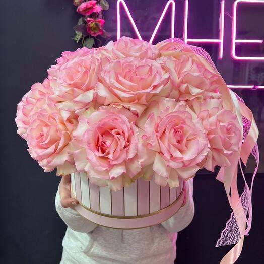 Коробка из розовых французских роз