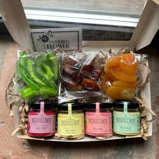 Дизайнерская коробка с медом, помело, финиками и курагой "Box "Сардиния""