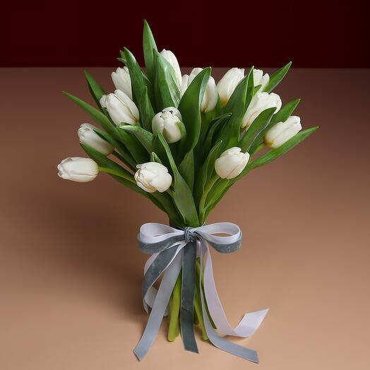 15 White Tulips