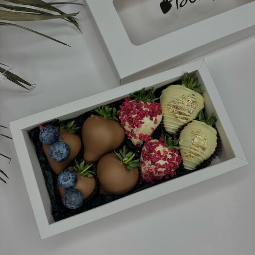 Клубника в шоколаде Box 8 asorti