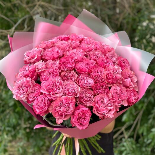 39 пионовидных роз