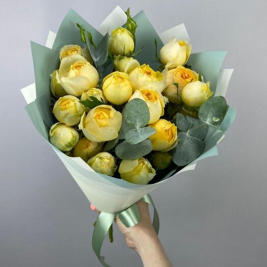 Букет Комплимент из кустовых пионовидных роз Сильва Санни