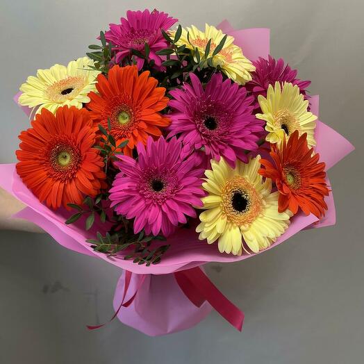 Bouquet of 11 gerberas and pistachios