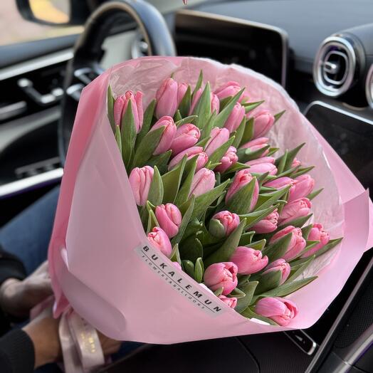 35 pink tulips