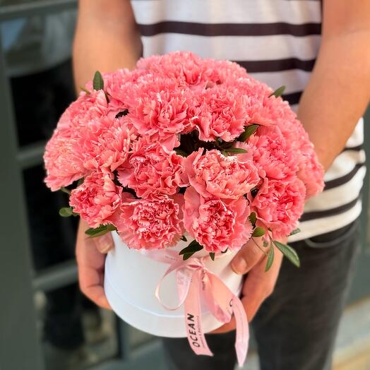 Pink dianthus box