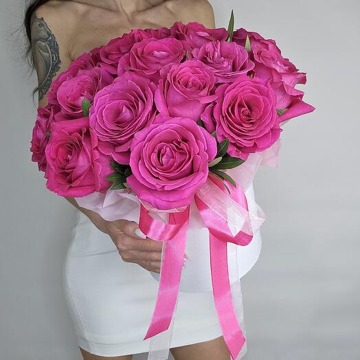 Цветы в коробке из 21 малиновой розы Пинк Флойд