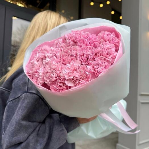 Букет из диантусов в оформлении «Нежности дня»