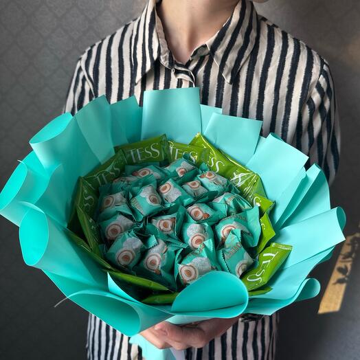 Букет для бабушки  из чая и конфет