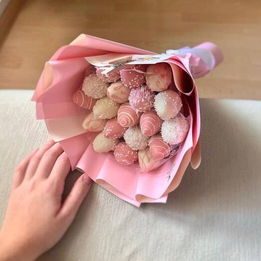 Букет из клубники в шоколаде на 19 ягод 04