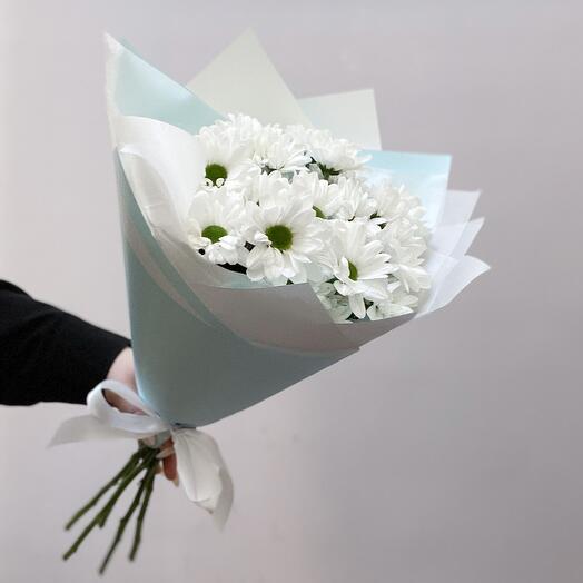 Monobucket made of bush chrysanthemum chamomile