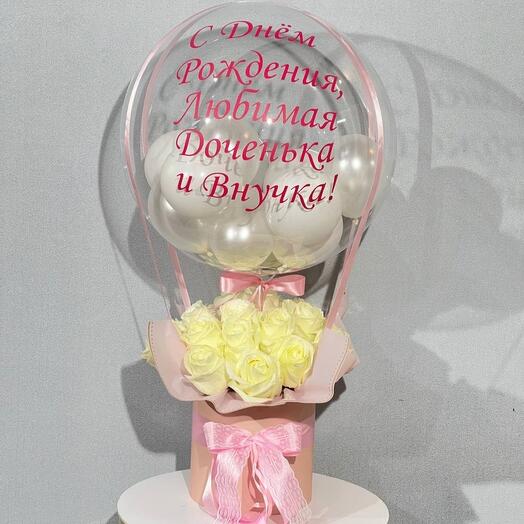 Белые розы с шаром Баблс в Подарок дочке и внучке