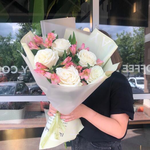 Delicate bouquet of roses and alstroemeria