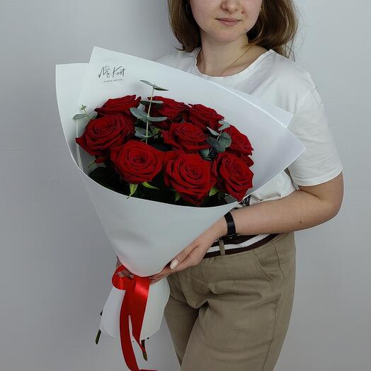 9 красных розочек