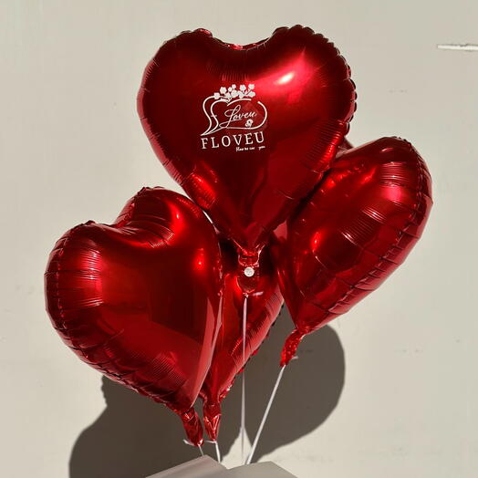 4 red hearts balloons