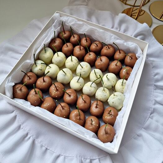 Черешня в белом и молочном шоколаде