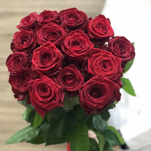 Ramo de 15 rosas rojas de 60 cm